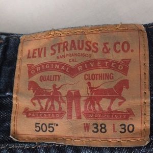 Men's Levi's 505. W 38 L 30. Dark wash.